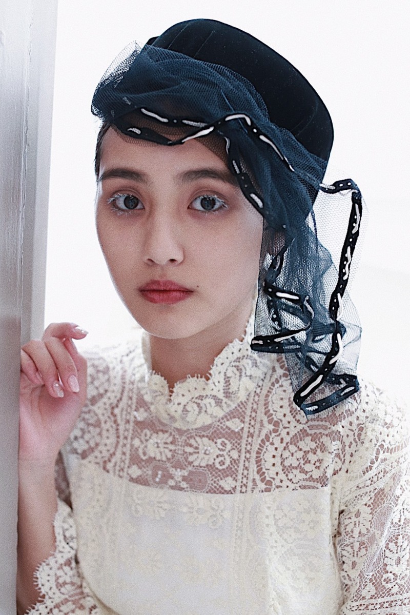 ブラックのお帽子をつけてイメージチェンジ