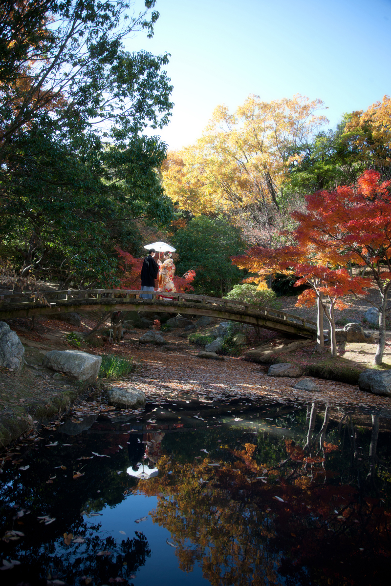 日本庭園では橋の上ではこんな写真も♪