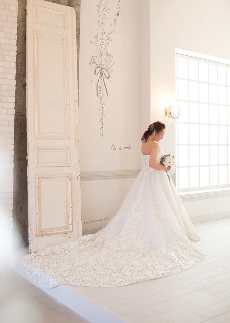 ふんわりヘアにドライフラワーをつけて