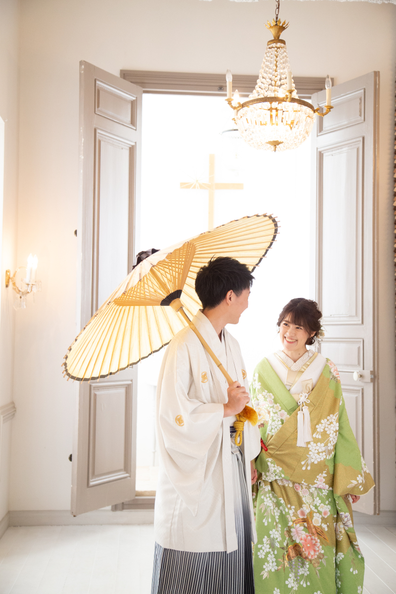 和装をさらに引き立てる和傘。