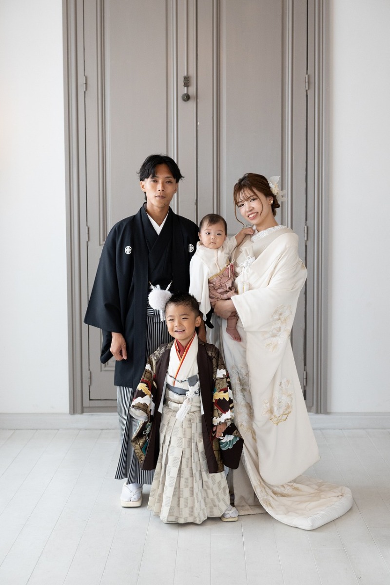 和装で家族そろって撮影