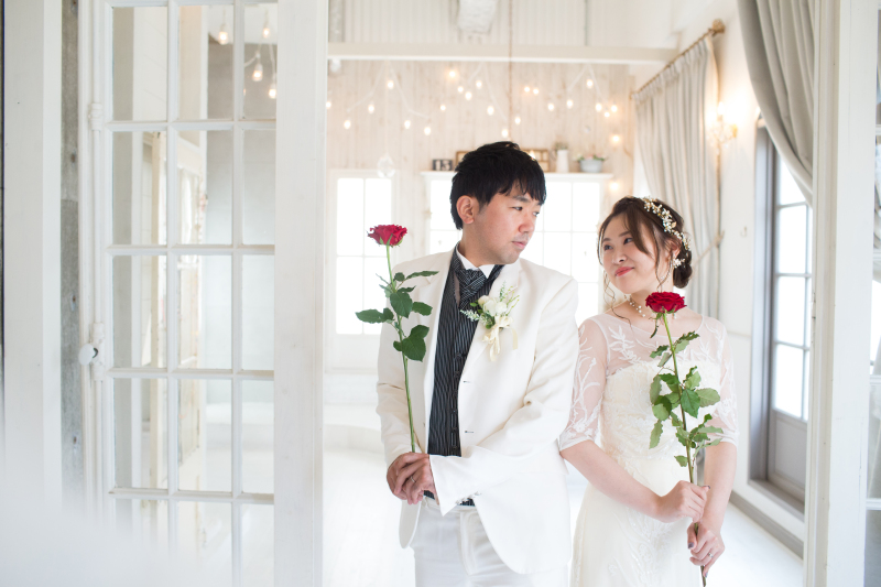 プロポーズにぴったりの１輪の赤いバラ。