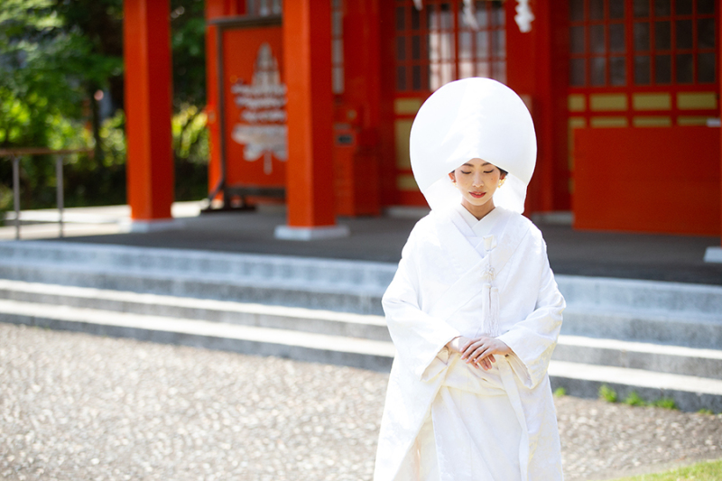 奥ゆかしく美しい白無垢姿。