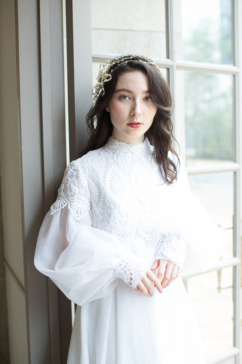 ふんわりアンティークドレスから。
