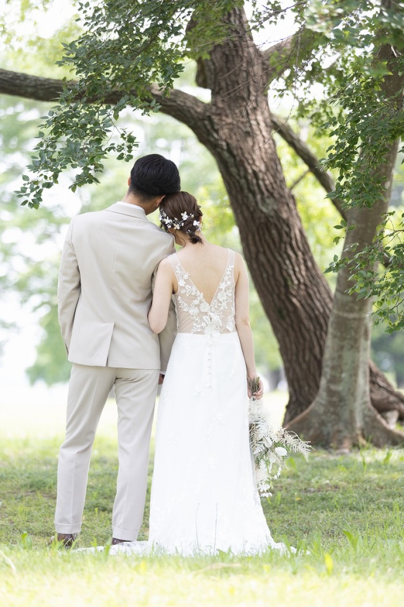 肩を寄せ合って