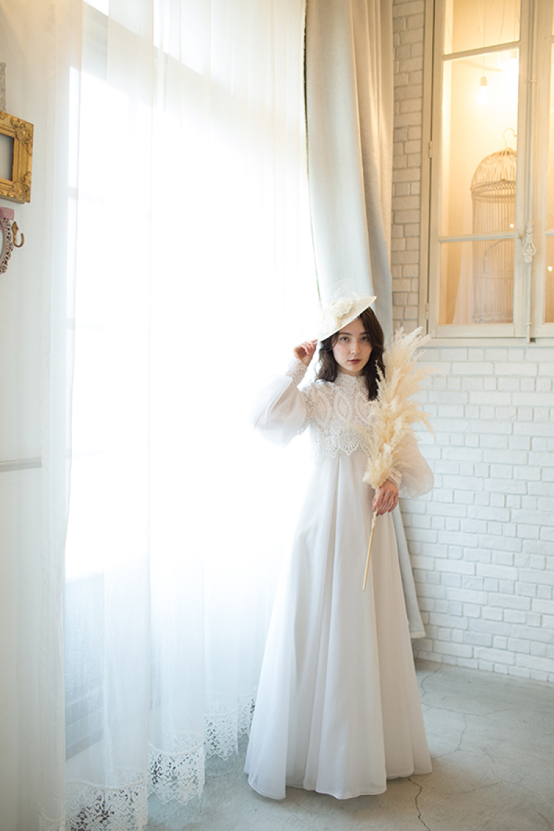 ヘア飾りを変えてレトロ可愛く。