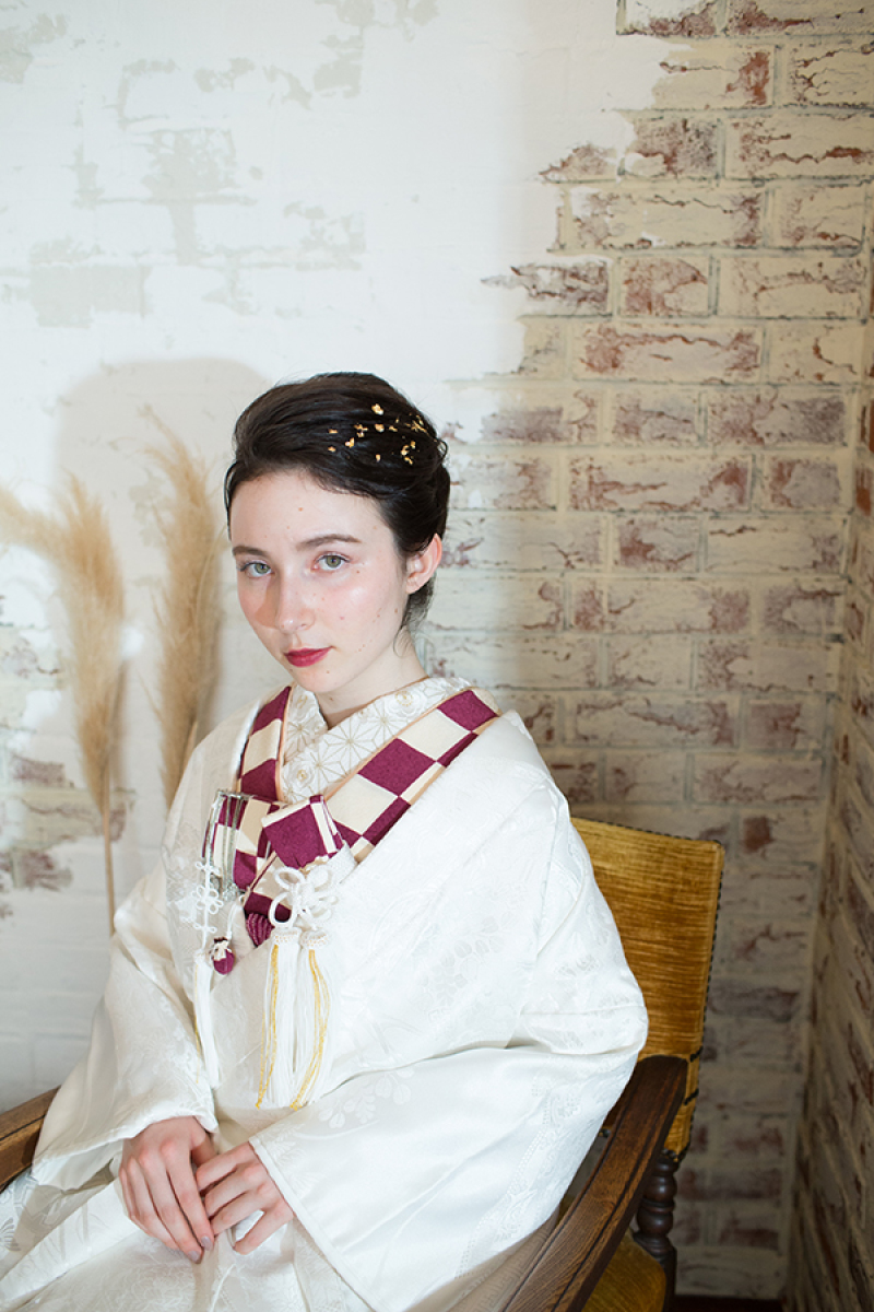 最後は伝統的な白無垢でイマドキに。