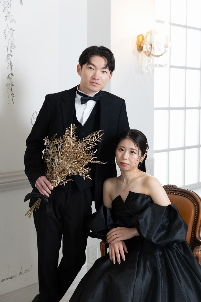 ブラックコーデで可憐に