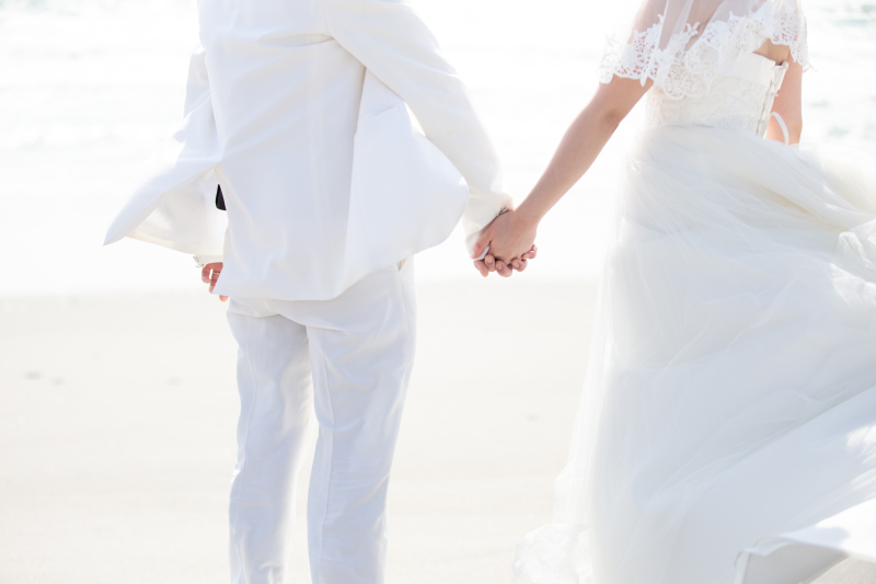 海でのロケーションがとても素敵です♪