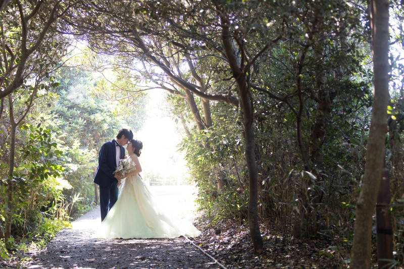 海の近の素敵な新緑スポットでおふたりの世界観を演出