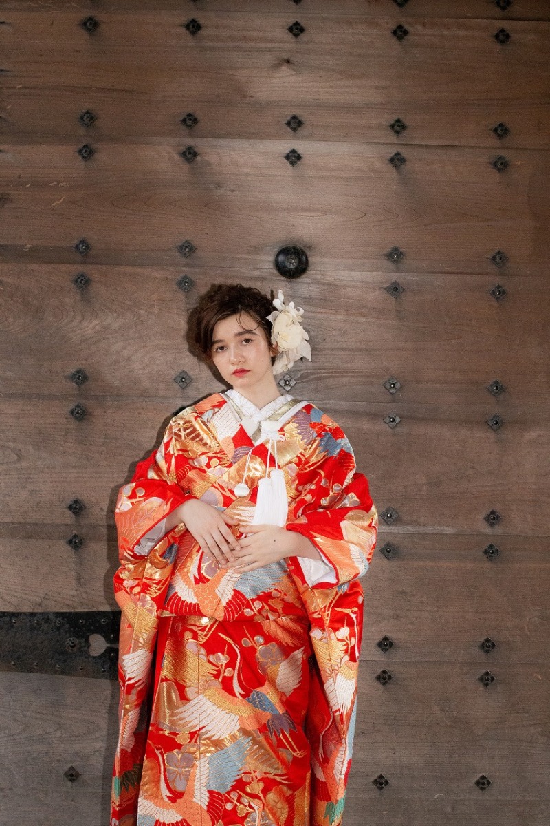 人気の赤い色打掛で華やかに＊