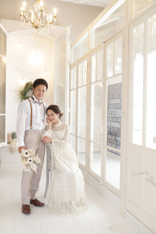 トーンを合わせたビンテージ衣装のオシャレコーデ。コーディネートやポージングもお客様の雰囲気やご希望に合わせてトータルコーディネートさせていただきます。