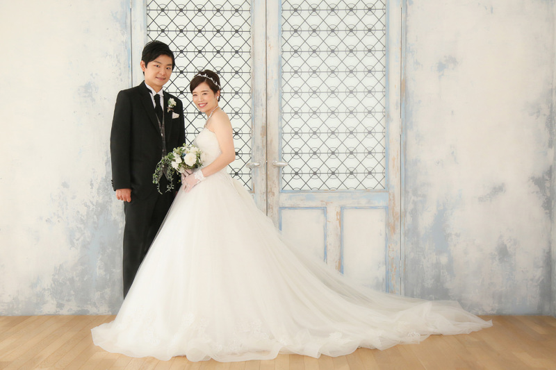 トレーンの長いドレスを活かして、、