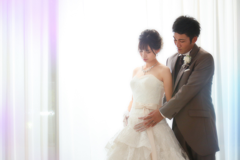 おなかを見つめるまなざしはパパママの顔♡