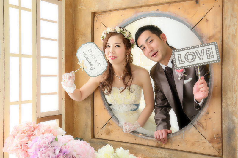 明るく可憐なイエローのカラードレスで♪