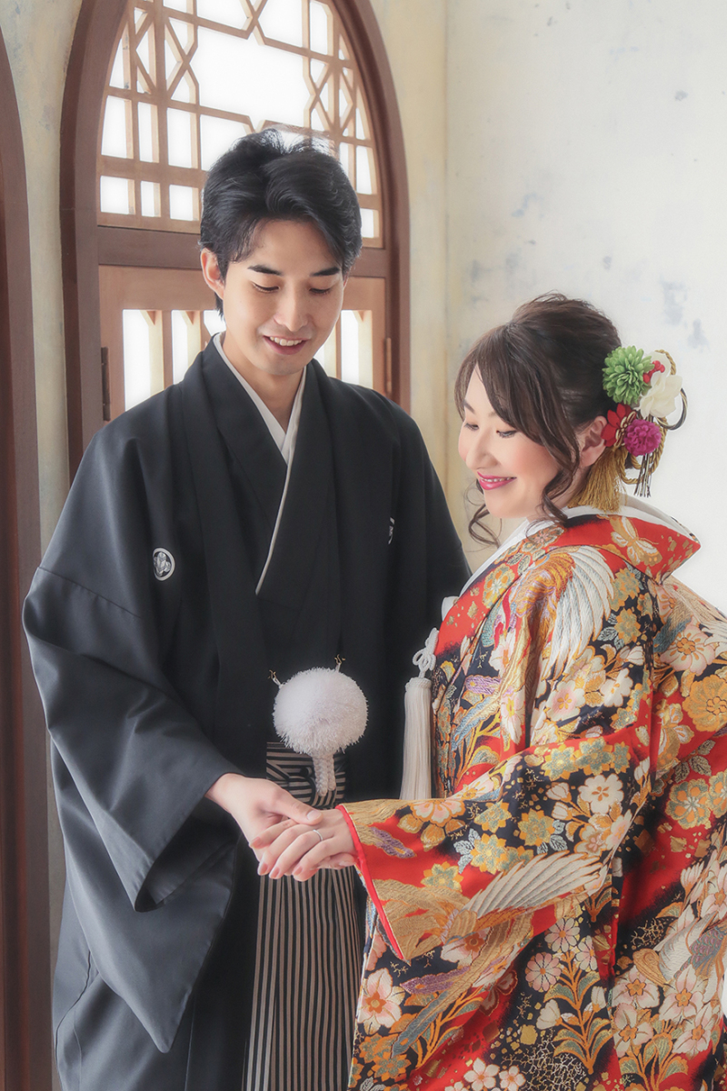 そっと手を重ね…