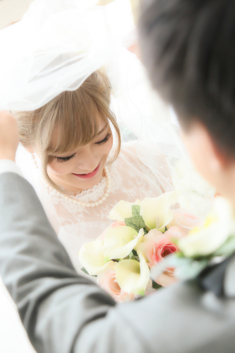 ベールからのぞく素敵な笑顔