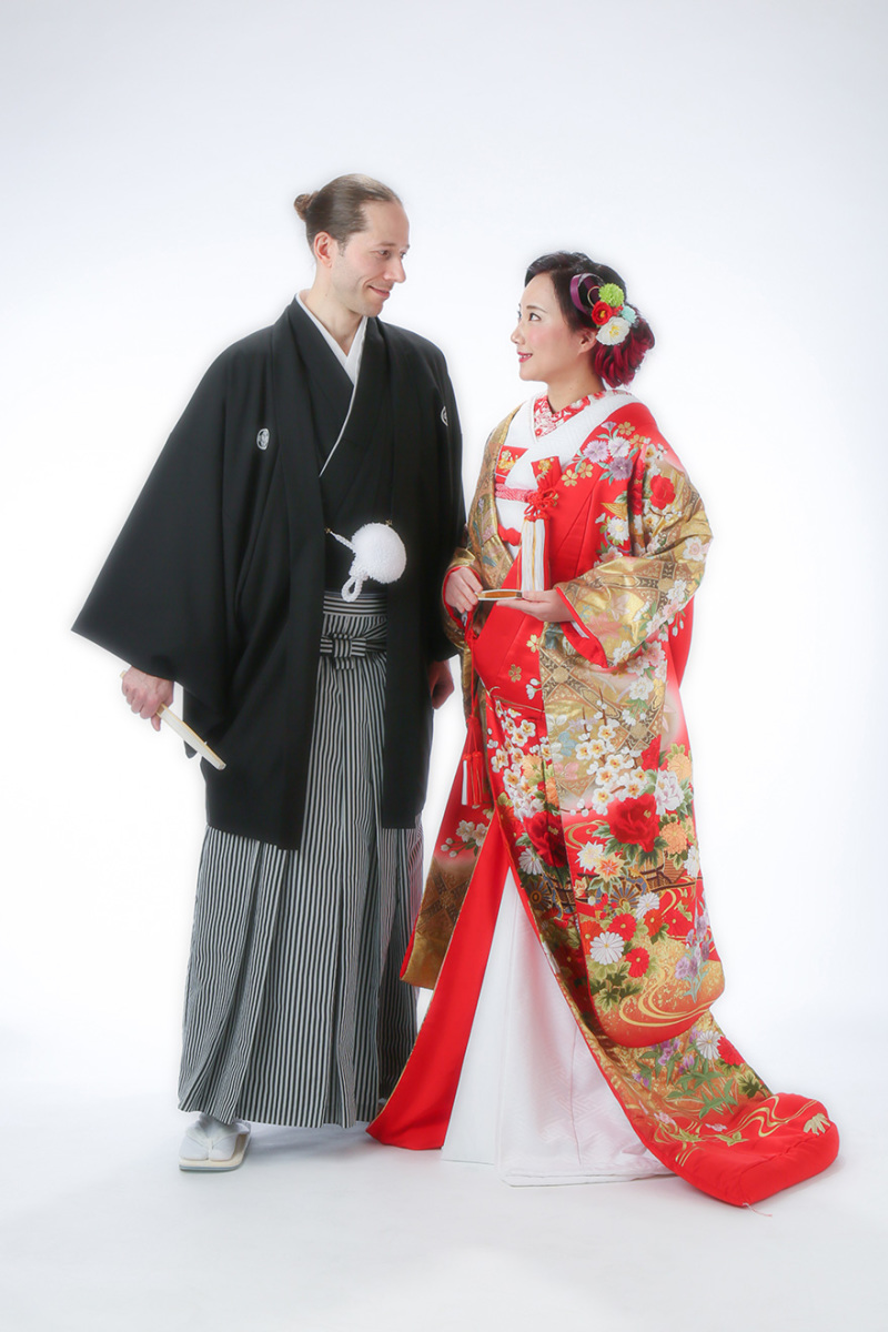 赤の打掛と黒紋付きがとてもお似合い♡