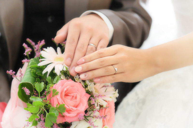 指に光る二つのリング♡