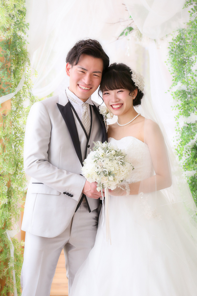 グリーンをバックに自然な笑顔で♡