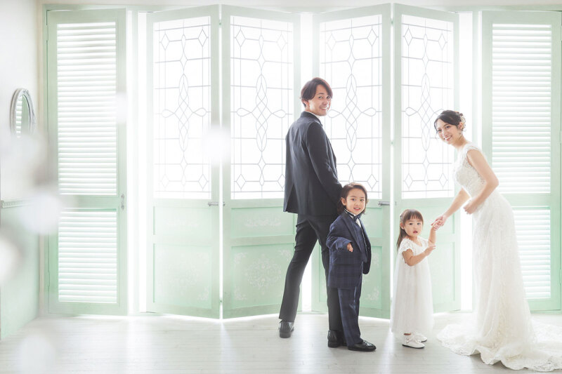 【家族と一緒に！ファミリーウェディング】和洋装2着で撮影・全データ100カット・ムービー・写真集◆美肌修整付