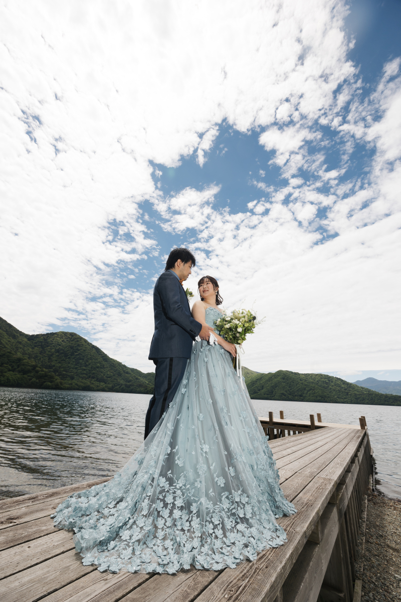 広大な空と湖と