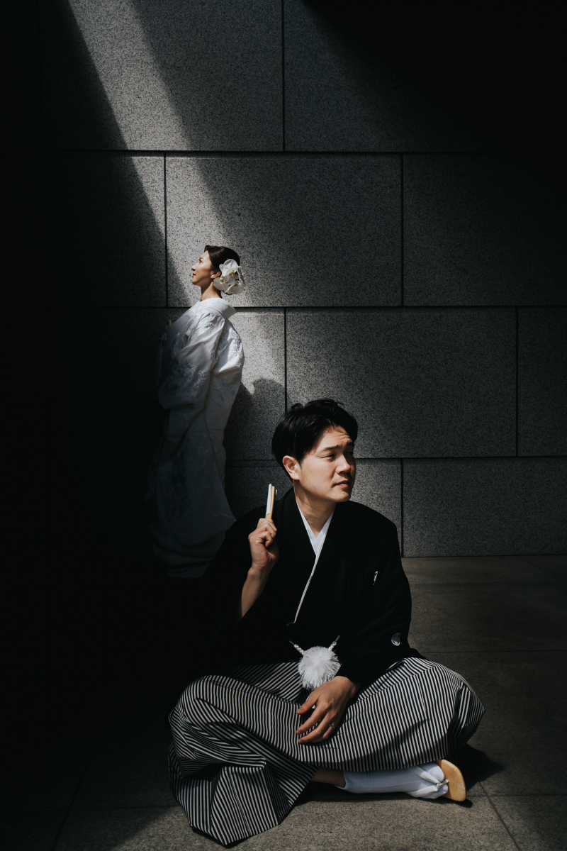 スタジオさながらの美しく計算された光と影のフォト