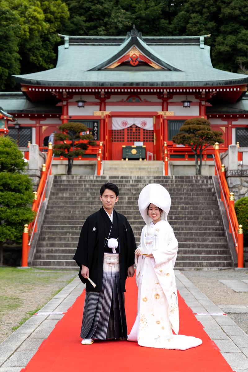 社殿をバックに☆