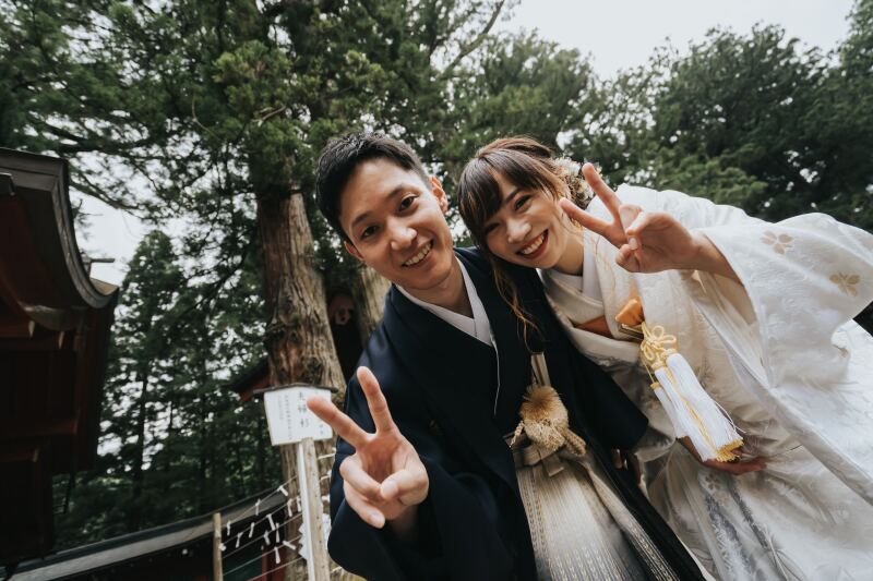 １つの根から二本の杉。縁結びのご神木「夫婦杉」