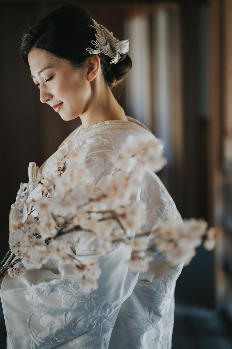 テーマの「桜」に合わせてブーケも「桜」