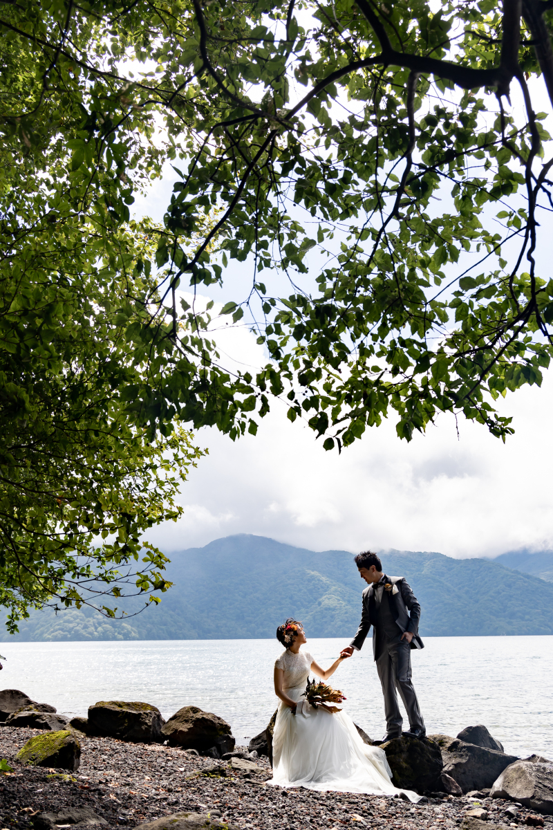 湖をバックに撮影ができる!