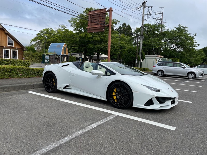 【オプションプラン】最新型「ランボルギーニウラカンEVOスパイダー」オープンモデルと撮影が出来る!