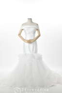 Tink(ティンク)〜オフショルのマーメイドトレーン付き