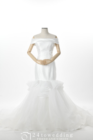 Tink(ティンク)〜オフショルのマーメイドトレーン付き