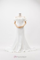 Mila:ミラ　オフショルデザインが特徴なマーメードドレス