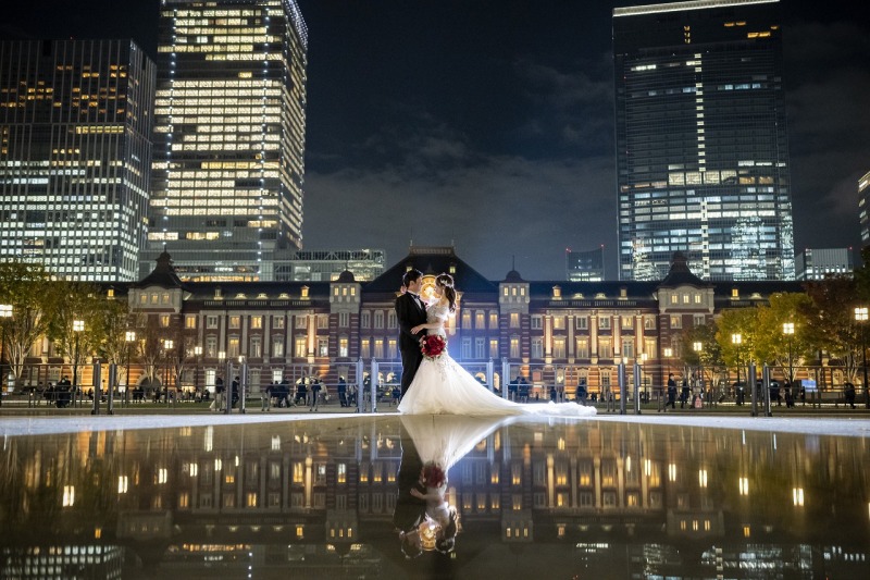 東京駅で映り込みセンターショット！