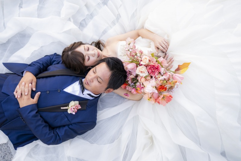 寝ころびショットでおふたりだけの世界に…