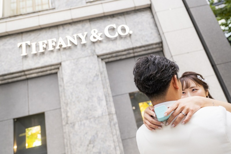 思い出のティファニーの前で