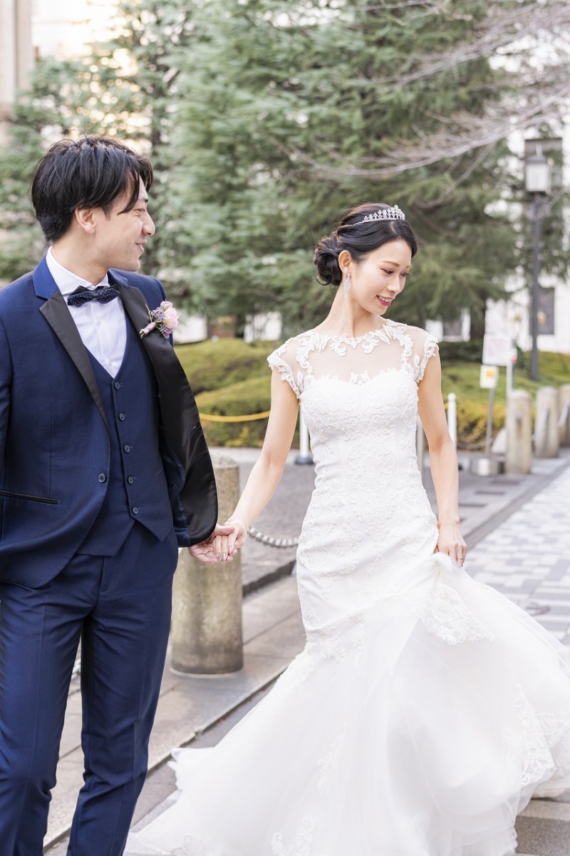 日銀の前を歩きながら♪