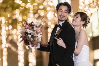 夜の東京駅とイルミネーションと