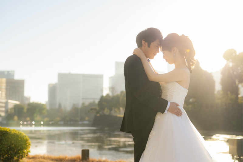 西日に包まれて