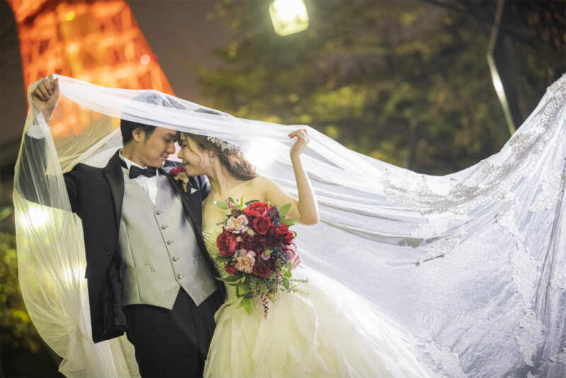 ベールに包まれて