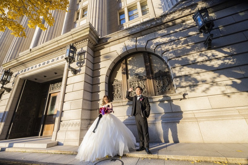 明治安田生命ビル前で