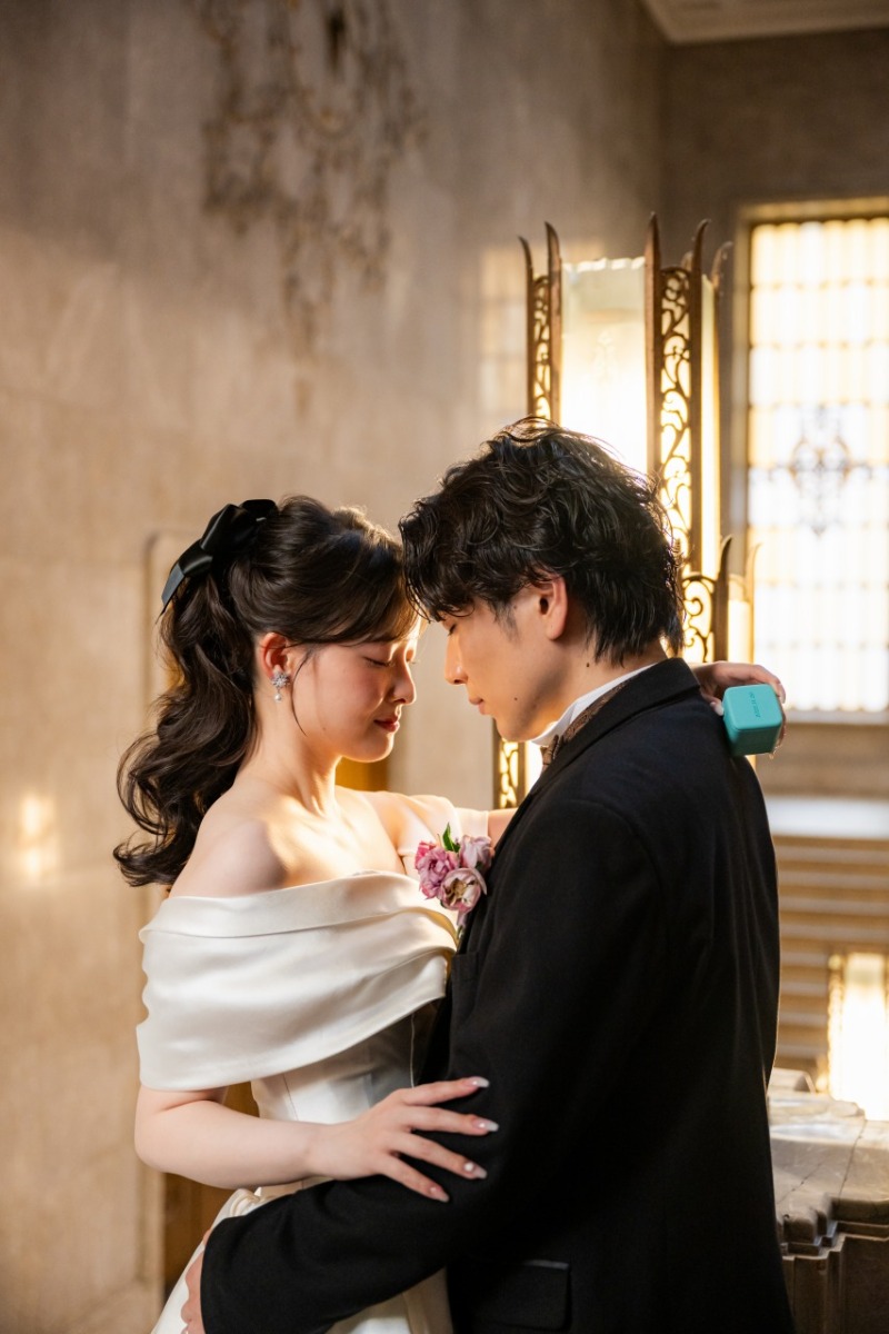 光に包まれ、ふたりだけの時間を感じる近い距離で♡