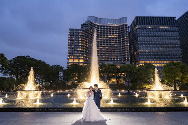 パレスホテルを背に、華麗な噴水と…！