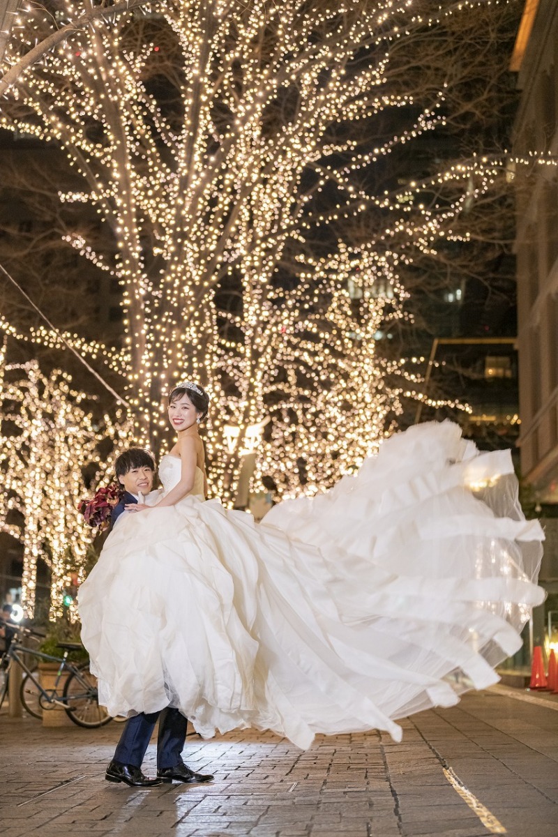 抱っこポーズをイルミネーションと♪