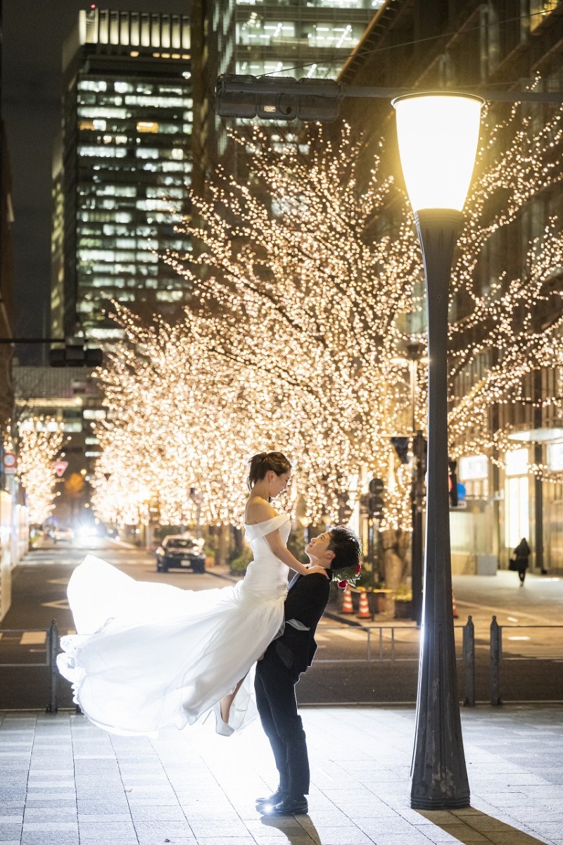 イルミネーションと抱っこポーズ♡