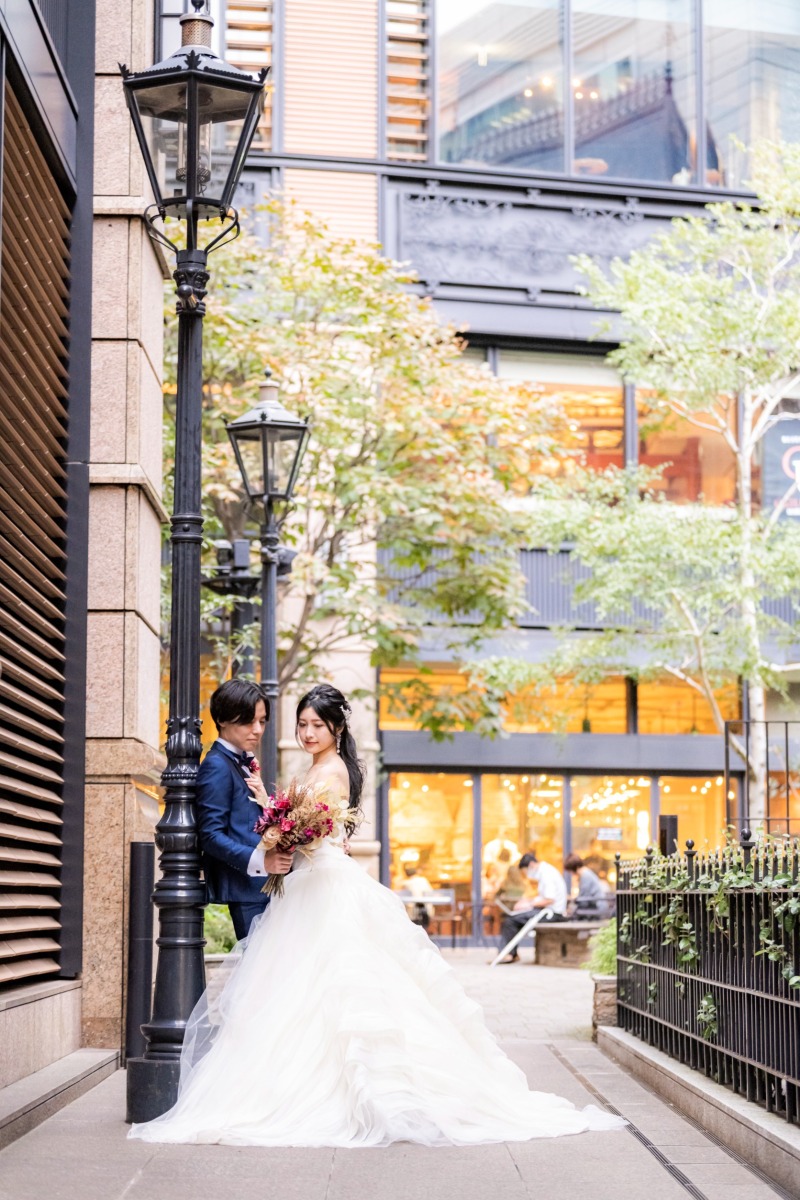 街灯の下で映画のワンシーンを