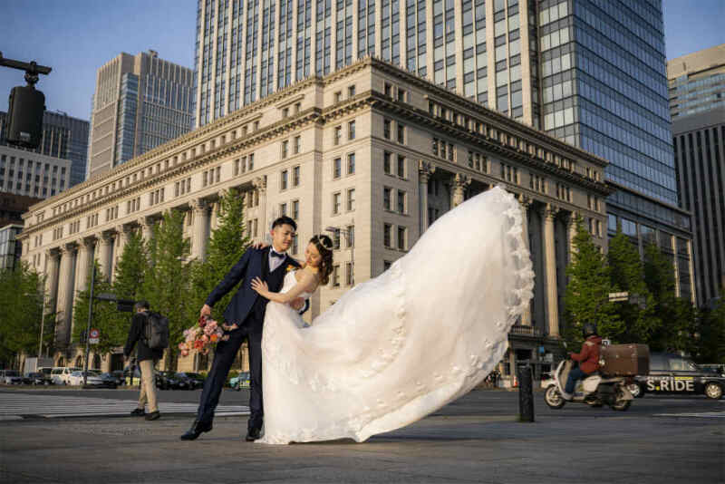 ドレスなびかせショット