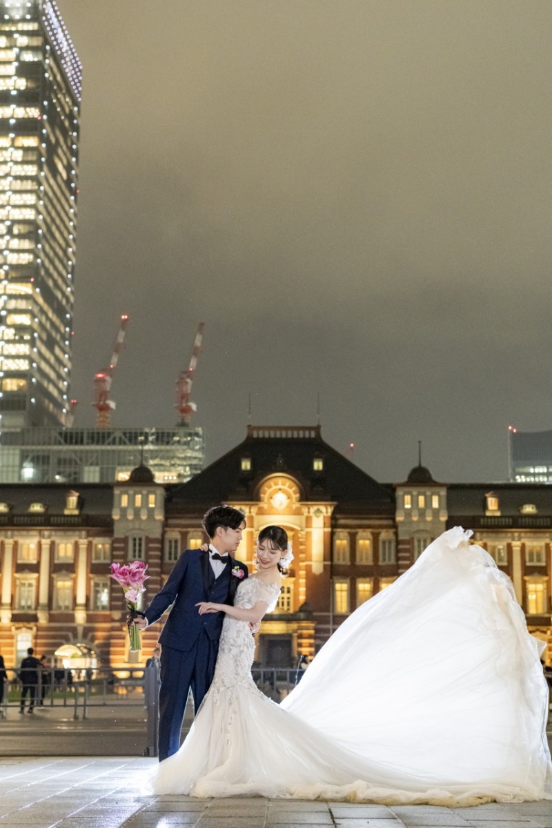 ドレスのトレーンをファサッと！